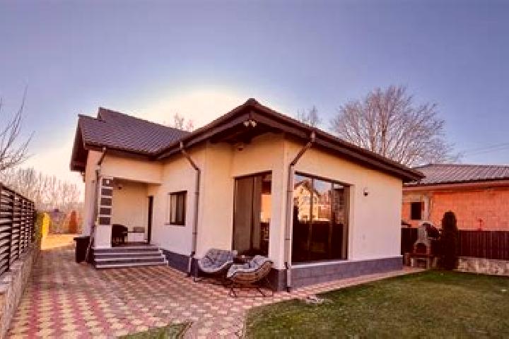 Zoey, 20 — Escort in Boroaia, Romania