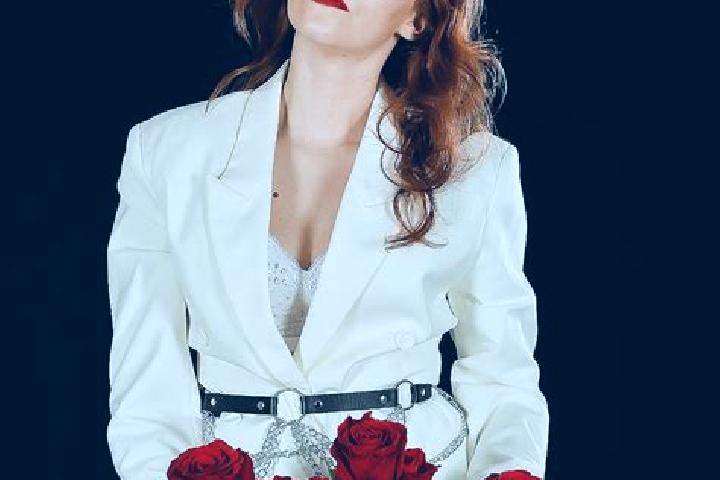 Zoey, 20 — Escort in Ghinda, Romania