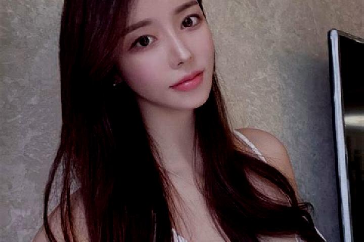 Zoey, 20 — Escort in Sanhekou, China