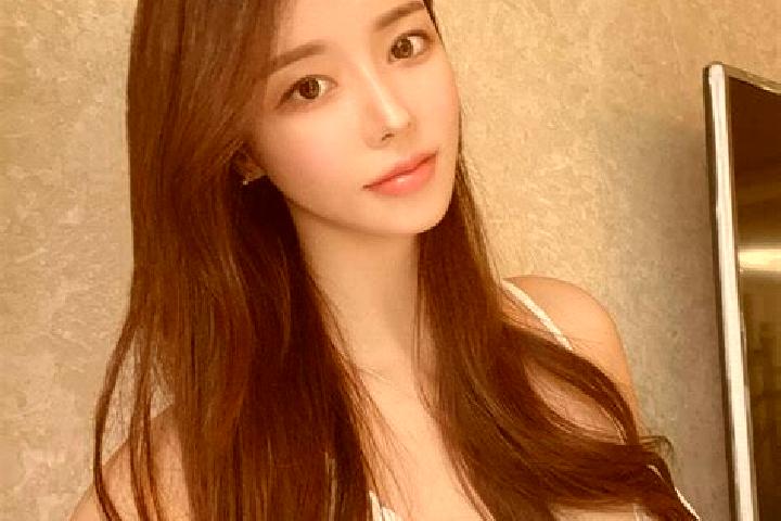 Zoey, 20 — Escort in Yalmanli, Turkey