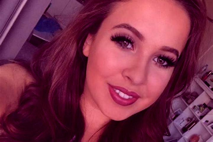 Zoey, 21, a auburn amber-eyed caribbean companion based in Csomor. Offering Travel Companion, Prostate Massage, Fetish, Duos, Dinner Date. Available for inca...