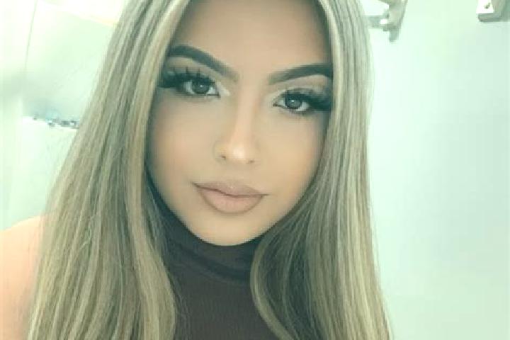 Zoey, 21, a blonde dark-eyed latina companion based in Kreuzberg. Offering Roleplay, BDSM, Couples. Available for incall and outcall, day and evening dates.