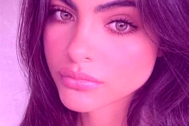 Zoey, 21, a brunette green-eyed european companion based in Cockburn Town. Offering 69, Tantra, Domination. Available for incall and outcall, overnight booki...