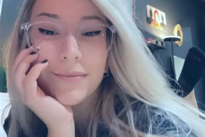 Zoey, 21, a platinum blonde amber-eyed asian companion based in Koregaon. Offering BDSM, Fetish, A-Level. Available for incall and outcall, overnight booking...