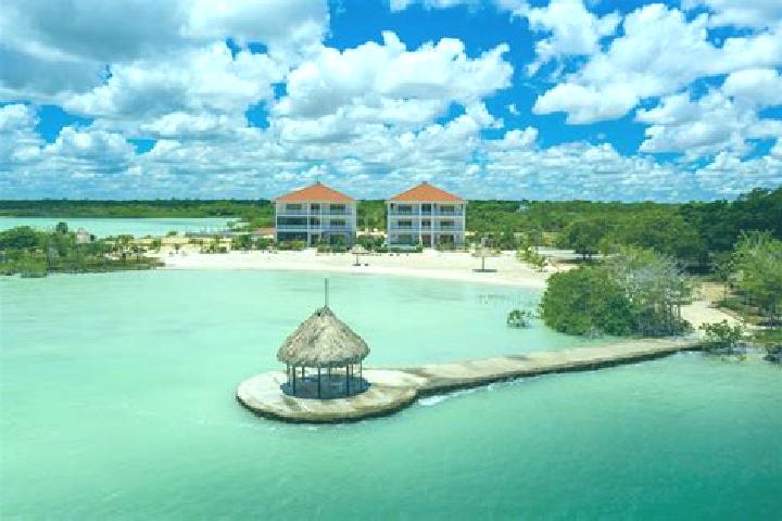 Zoey, 21 — Escort in Chunox, Belize
