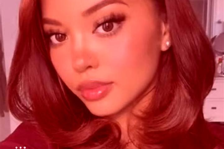 Zoey, 22, a auburn brown-eyed latina companion based in Mar de Espanha. Offering Roleplay, Massage, Deep French Kissing. Available for incall and outcall, da...