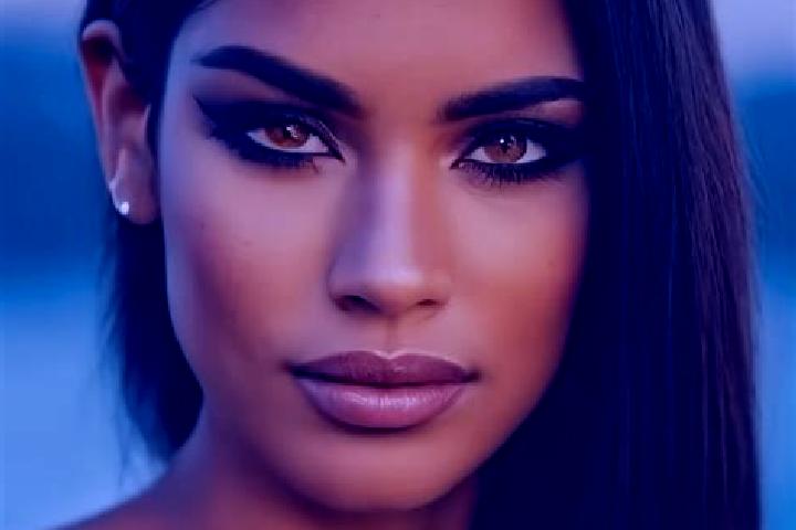 Zoey, 22, a black brown-eyed latina companion based in Domantove. Offering A-Level, 69, BDSM. Available for incall and outcall, day and evening dates.