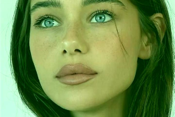 Zoey, 22, a brunette blue-eyed middle eastern companion based in Val. Offering Duos, Massage, Domination. Available for incall and outcall, day and evening d...