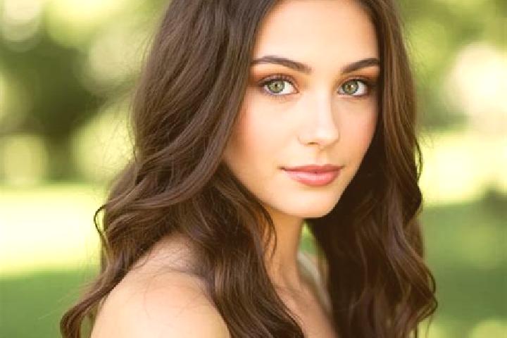 Zoey, 22, a brunette hazel-eyed ebony companion based in Corna Imagna. Offering A-Level, Duos, CIM. Available for incall and outcall, day and evening dates.