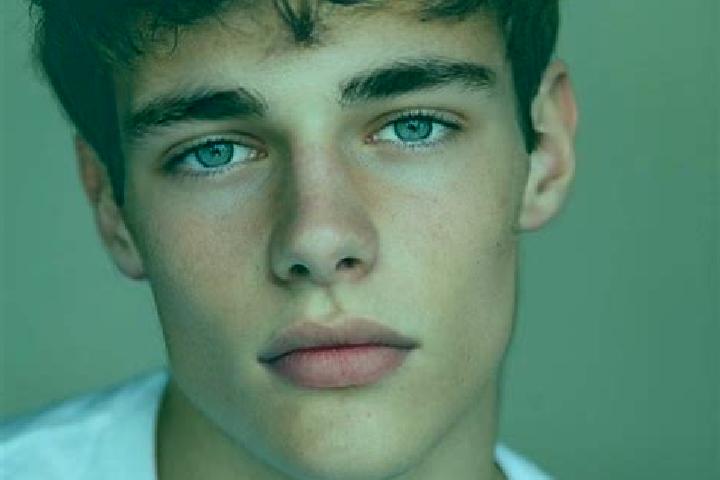 Zoey, 22, a red brown-eyed caucasian companion based in Madoge. Offering Couples, Massage. Available for incall and outcall, overnight bookings available.