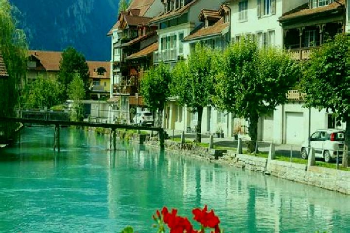 Zoey, 22 — Escort in Chavannes, Switzerland