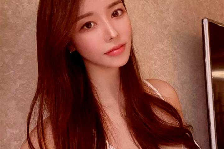 Zoey, 22 — Escort in Jiangliji, China