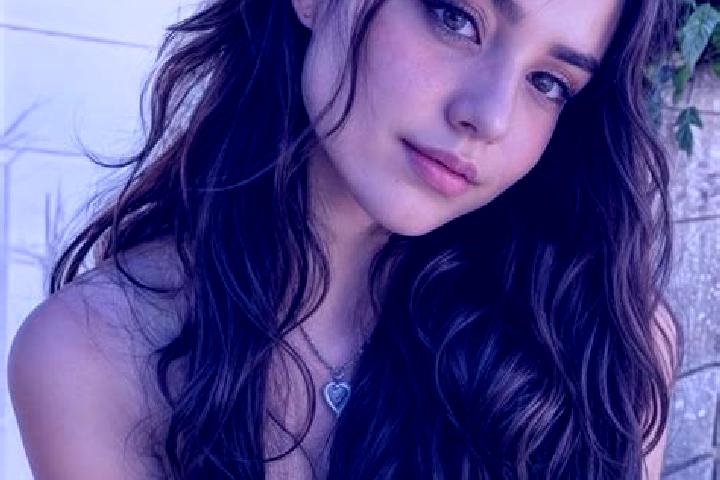 Zoey, 23, a auburn hazel-eyed slavic companion based in Septeme. Offering OWO, GFE, Deep French Kissing, CIM. Available for incall and outcall, day and eveni...