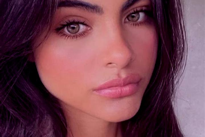 Zoey, 23, a black brown-eyed indian companion based in Budapest XII. keruelet. Offering OWO, Dinner Date, Duos. Available for incall and outcall, overnight b...