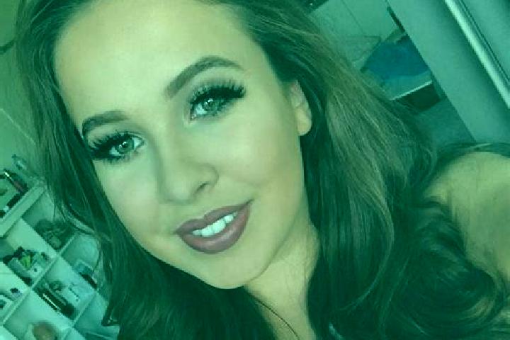 Zoey, 23, a black grey-eyed mixed companion based in Filla. Offering Striptease, Party Girl, Massage. Available for incall and outcall, day and evening dates.