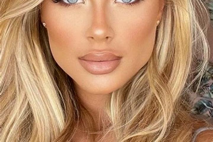 Zoey, 23, a blonde blue-eyed latina companion based in Pruille. Offering Massage, GFE, Couples. Available for incall and outcall, day and evening dates.