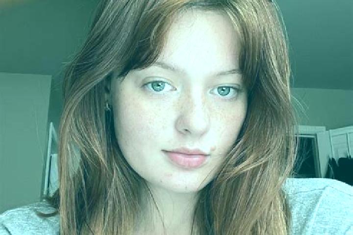 Zoey, 23, a chestnut grey-eyed mediterranean companion based in Poplar Bluff. Offering GFE, CIM, A-Level. Available for incall and outcall, day and evening d...