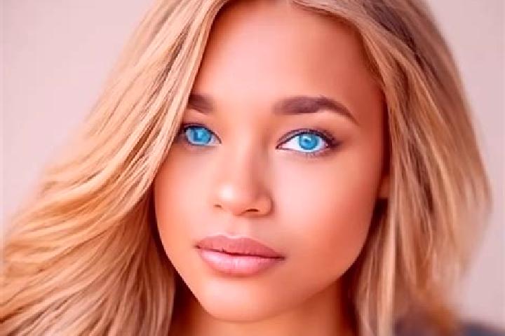 Zoey, 23, a dark blonde blue-eyed latina companion based in Saukkola. Offering Roleplay, 69, A-Level. Available for incall and outcall, overnight bookings av...