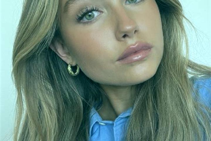 Zoey, 23, a dark blonde green-eyed mediterranean companion based in La Chorrera. Offering Dinner Date, Erotic Massage, Overnight, 69, Domination. Available f...