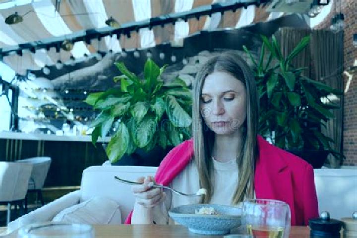 Zoey, 23 — Escort in Coat-Meal, France