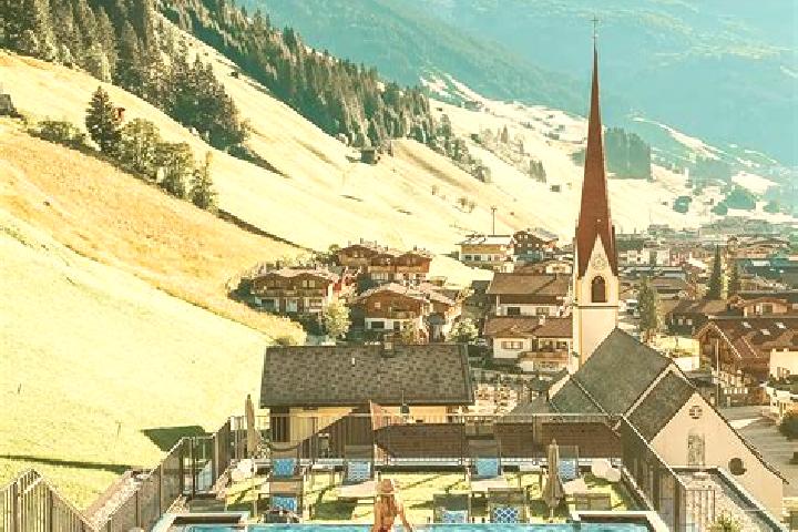 Zoey, 23 — Escort in Hall in Tirol, Austria