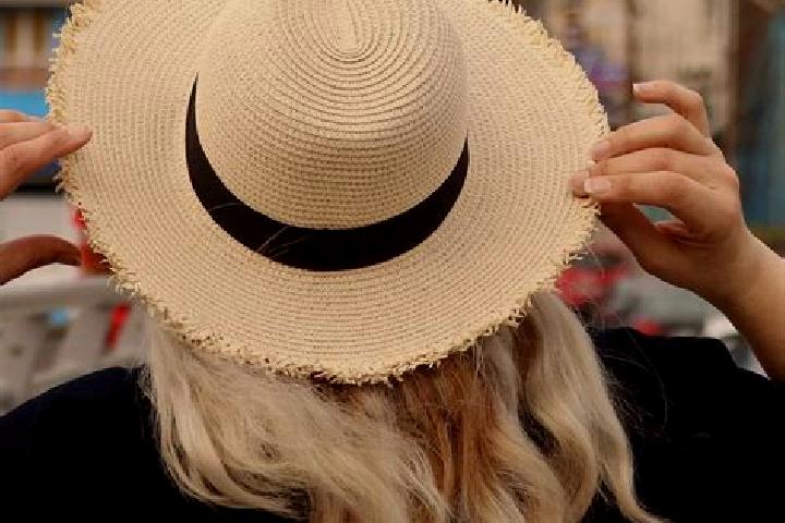 Zoey, 23 — Escort in Hat, Ukraine