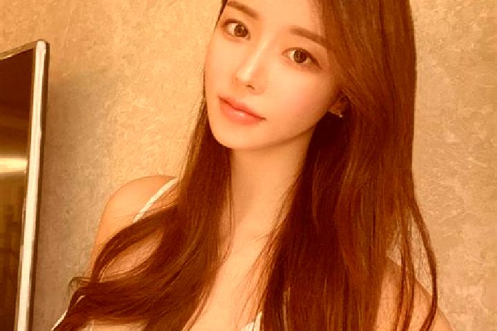 Zoey, 23 — Escort in Jiefanglu, China