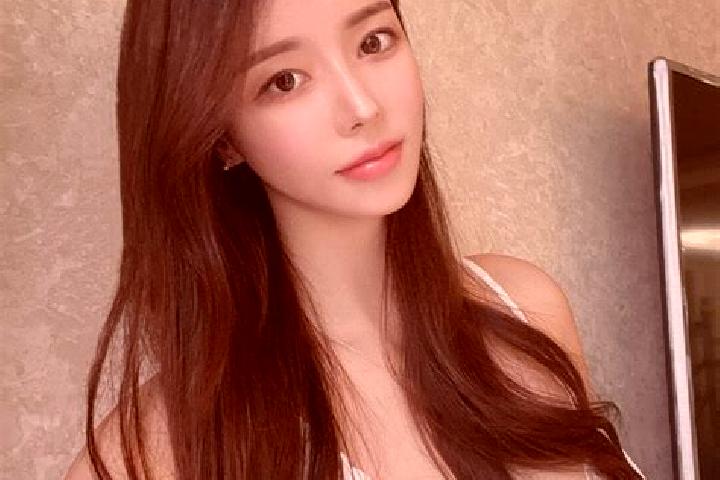 Zoey, 23 — Escort in Kavsit, Turkey