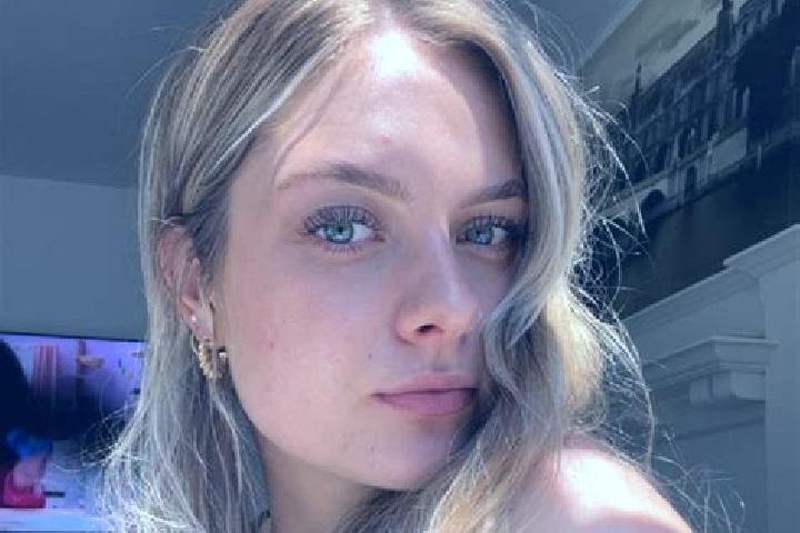 Zoey, 23 — Escort in Saanichton, Canada