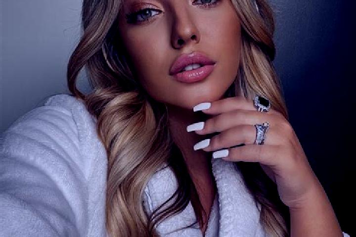 Zoey, 23 — Escort in Vrakuna, Slovakia