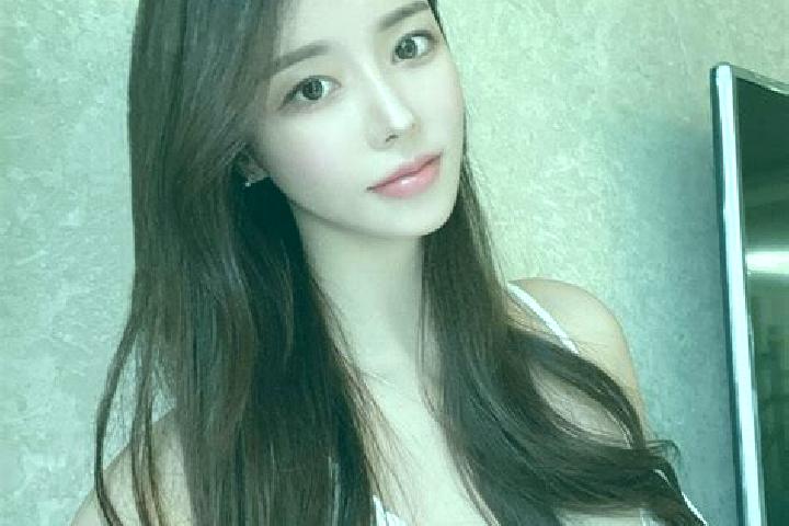 Zoey, 23 — Escort in Xinyingpan, China