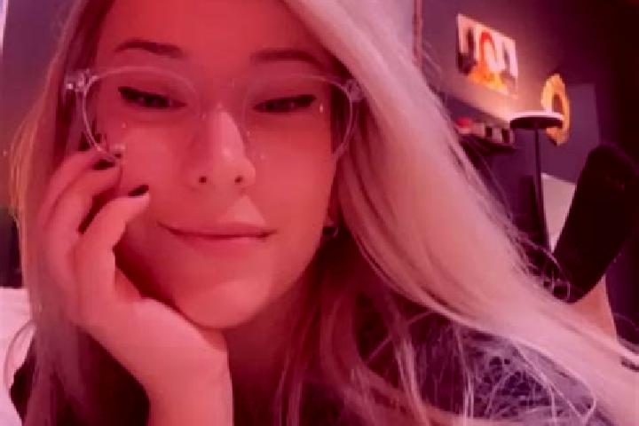 Zoey, 24, a blonde grey-eyed asian companion based in Los Adobes. Offering Domination, 69, Erotic Massage, BDSM. Available for incall and outcall, day and ev...