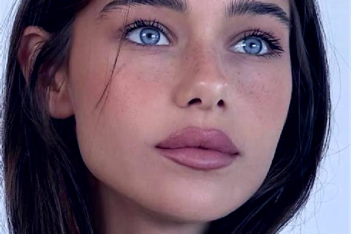 Zoey, 24, a brunette grey-eyed slavic companion based in Southey. Offering OWO, Tantra, BDSM. Available for incall and outcall, day and evening dates.