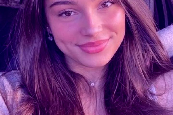Zoey, 24, a chestnut hazel-eyed mediterranean companion based in Muscoda. Offering Couples, Prostate Massage, A-Level, Party Girl. Available for incall and o...