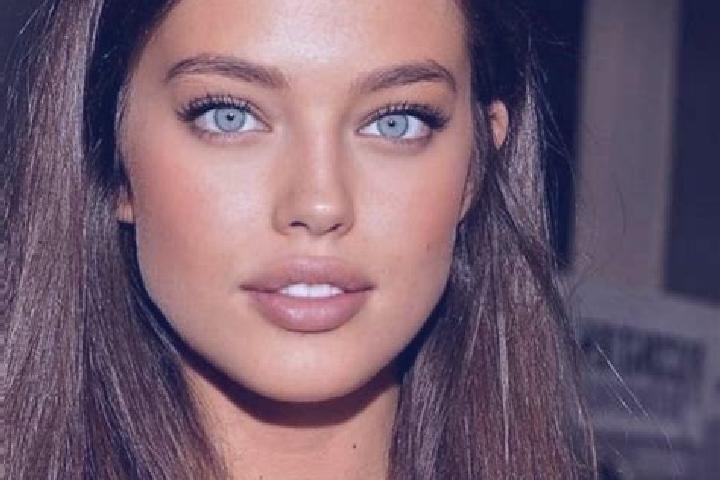 Zoey, 24, a red blue-eyed mediterranean companion based in Bruzolo. Offering A-Level, Overnight. Available for incall and outcall, overnight bookings available.