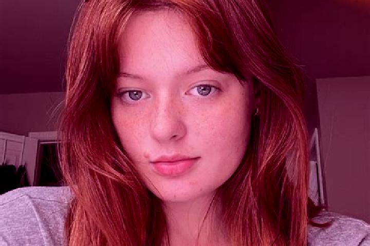 Zoey, 24, a red grey-eyed caucasian companion based in Voivozi. Offering Domination, CIM, Striptease. Available for incall and outcall, day and evening dates.