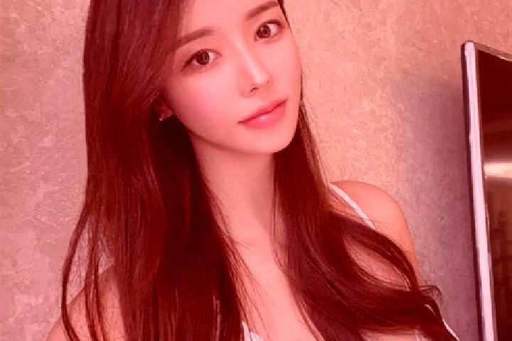 Zoey, 24 — Escort in Huozhuangzi, China