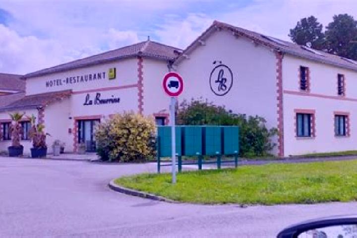 Zoey, 24 — Escort in Les Moutiers-en-Retz, France