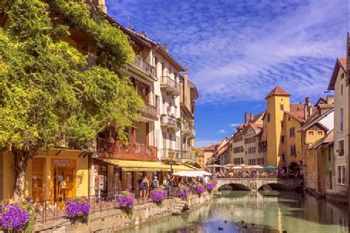 Zoey, 24 — Escort in Leves, France