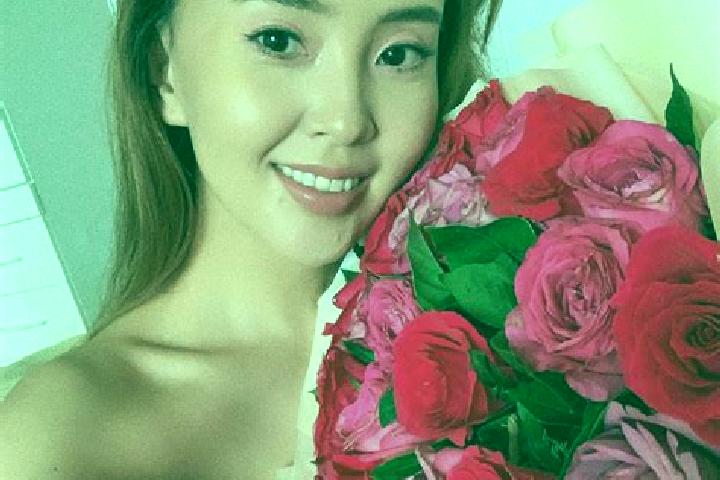 Zoey, 24 — Escort in Tsengel, Mongolia