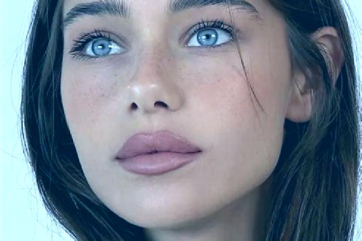 Zoey, 25, a brunette brown-eyed slavic companion based in Kasihan. Offering Deep French Kissing, Roleplay, Girlfriend Experience. Available for incall and ou...