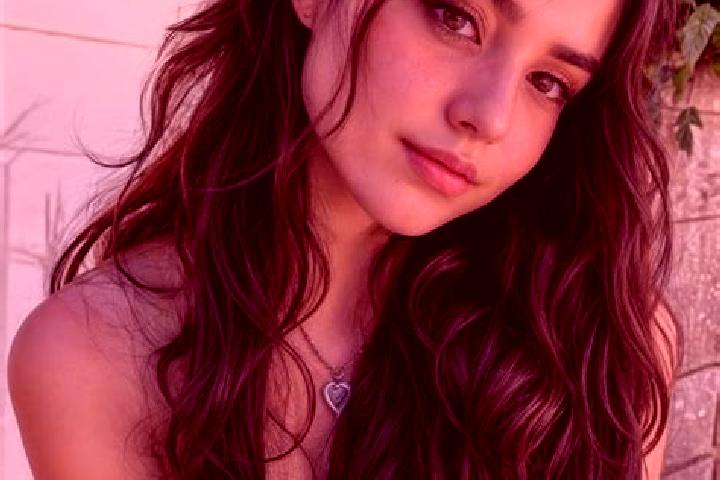 Zoey, 25, a brunette hazel-eyed caucasian companion based in Cambil. Offering BDSM, CIM, Party Girl. Available for incall and outcall, day and evening dates.