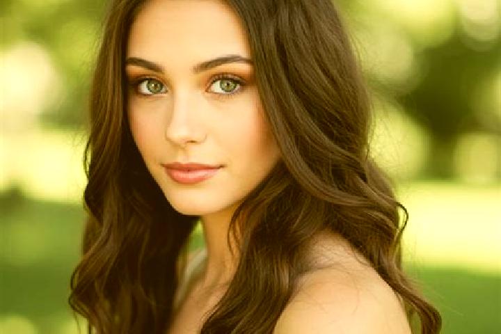 Zoey, 25, a chestnut hazel-eyed caucasian companion based in Nudgee. Offering Erotic Massage, Massage, Dinner Date, Deep French Kissing. Available for incall...