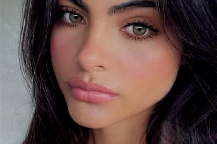 Zoey, 25, a chestnut hazel-eyed indian companion based in Pernink. Offering Tantra, Deep French Kissing, Prostate Massage, BDSM, Striptease. Available for in...