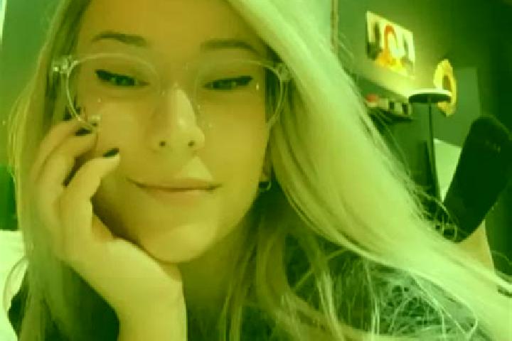 Zoey, 26, a blonde grey-eyed middle eastern companion based in San Rafael Pie de la Cuesta. Offering Massage, Couples, Fetish, BDSM, Girlfriend Experience. A...