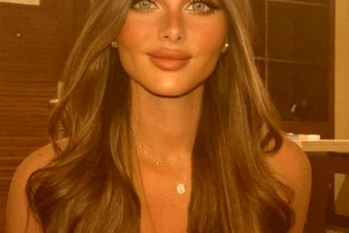 Zoey, 26, a brunette dark-eyed mixed companion based in Vigrestad. Offering Party Girl, CIM. Available for incall and outcall, day and evening dates.