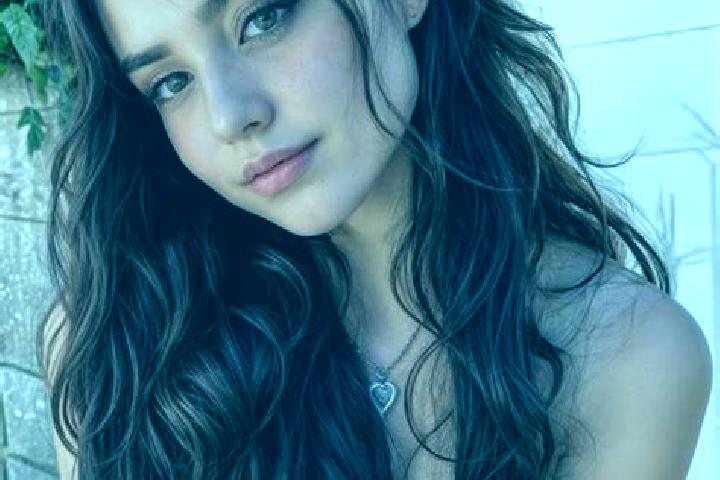 Zoey, 26, a brunette hazel-eyed middle eastern companion based in Sirumugai. Offering Prostate Massage, CIM, OWO. Available for incall and outcall, day and e...