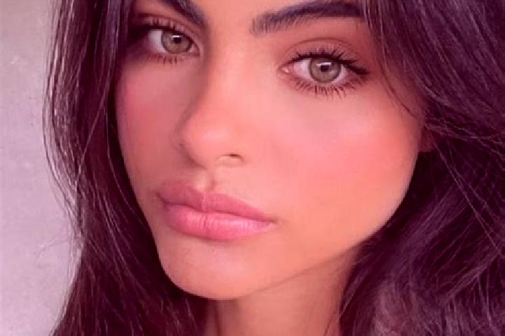 Zoey, 27, a chestnut dark-eyed indian companion based in Overstrand. Offering CIM, Deep French Kissing, Tantra. Available for incall and outcall, overnight b...