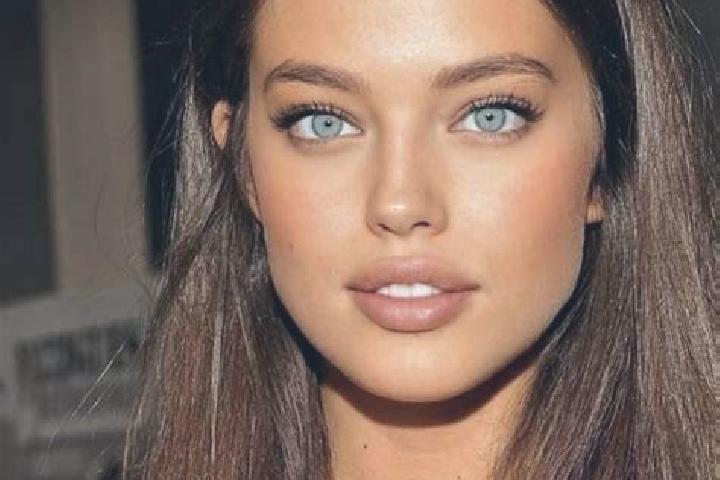 Zoey, 27, a chestnut green-eyed caucasian companion based in Rosasco. Offering Erotic Massage, Party Girl, Couples, Duos. Available for incall and outcall, o...