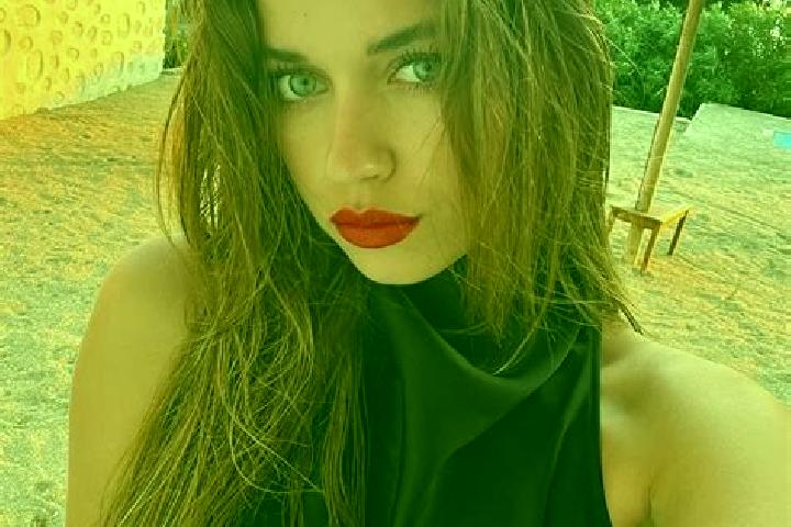 Zoey, 27 — Escort in Afra, Greece